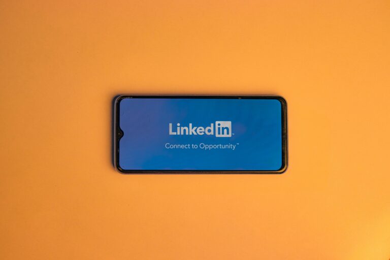 LinkedIn: Πώς να Προσεγγίσετε το Σωστό Κοινό με Στοχευμένες Διαφημίσεις