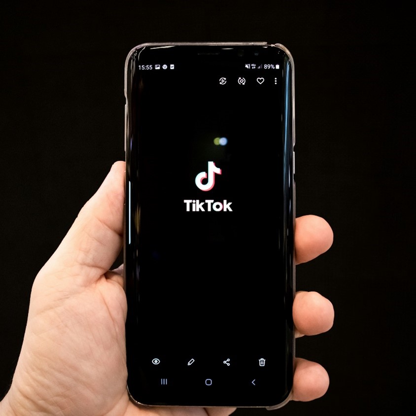 Το TikTok Δοκιμάζει Εικονικούς Influencers: Τι Σημαίνει για το Μέλλον της Πλατφόρμας